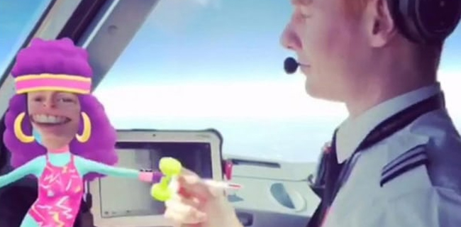 Main Snapchat Di Kokpit, Dua Pilot Diskors