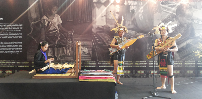 Telkom Craft Indonesia 2018 Dibuka Dengan Penampilan Sape Dayak Borneo