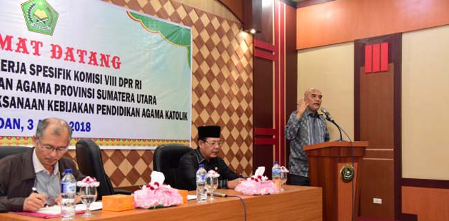 Komisi VIII Sumbang Dana Alat Musik Untuk Rumah Ibadah