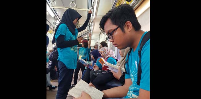 KCI Rayakan Hari Buku Sedunia Di Dalam KRL