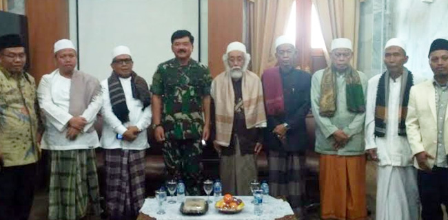 Titip Keutuhan NKRI, Panglima TNI Bertemu Ulama Sepuh Banten