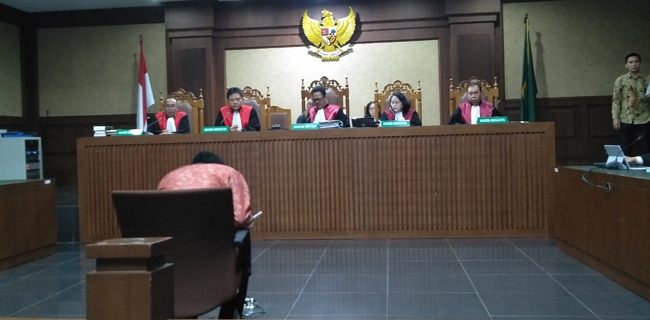 Setnov Menangis Tersedu Bahas Keluarga Dalam Pledoi