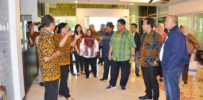DPR Minta Sampoerna Jadi Pionir Industri Rokok Hijau