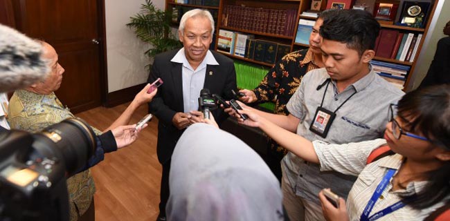 Pemda Pasti Memikirkan THR Guru Honorer