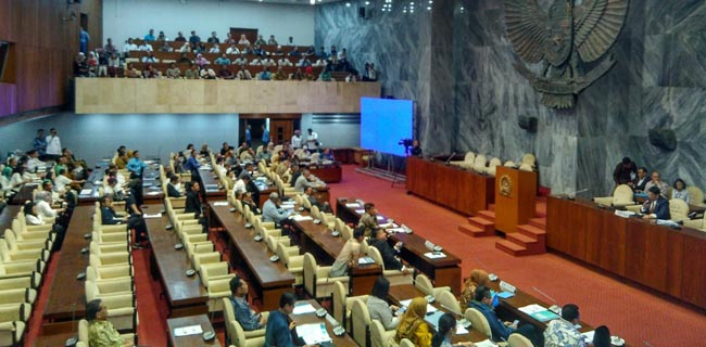 Hanya Seorang Menteri Hadiri Rapat Gabungan Di DPR