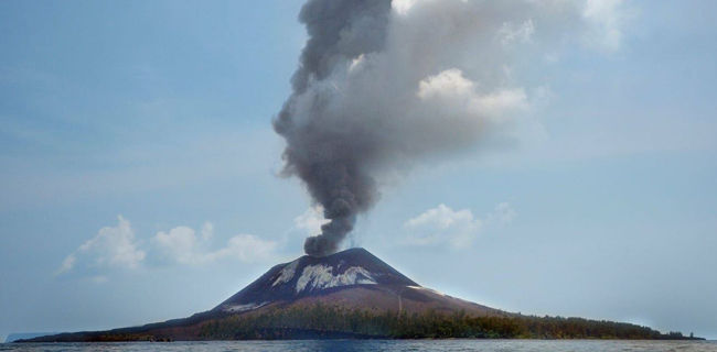 Gunung Anak Krakatau Meletus 56 Kali Hari Ini, Status "Waspada" Sudah Sejak 2012