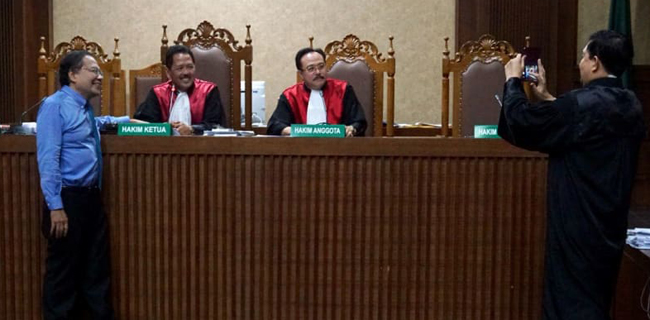 Rizal Heran Foto Bareng Hakim Saat Jeda Sidang Jadi Masalah KY