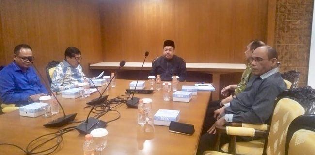 Fahri Janji Sosialisasi Rute Penerbangan Maluku-Darwin