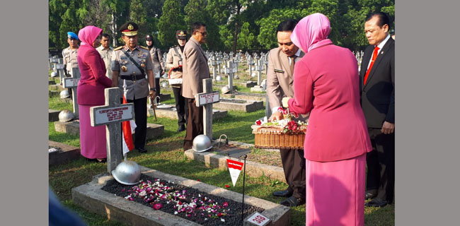 HUT Ke-72 Bhayangkara, Kapolri Ziarah Ke Makam Pahlawan Kalibata