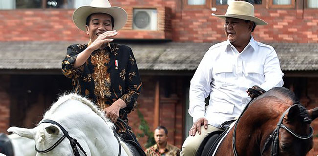 Inilah Bisikan Jokowi Dan Prabowo Ketika Dipeluk Hanifan