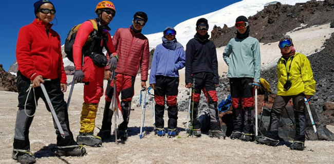 Tim Ekspedisi Garuda Muda Kibarkan Merah Putih Di Puncak Elbrus