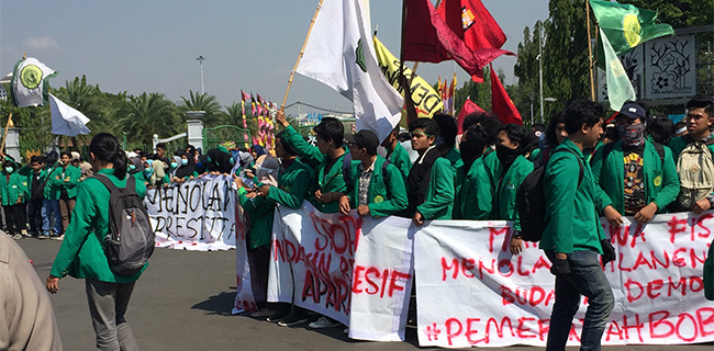 Kecam Sikap Represif Aparat, Ratusan Mahasiswa UMJ Geruduk Istana