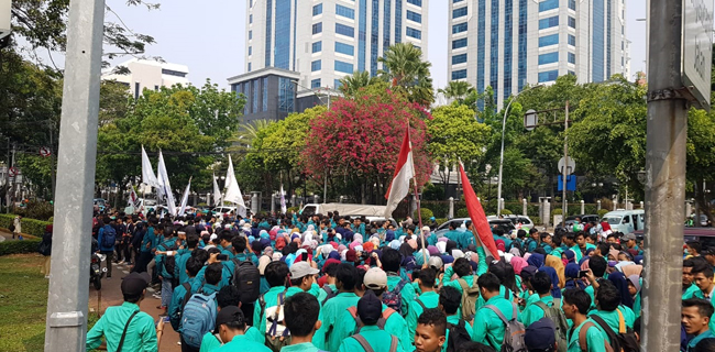 Ratusan Mahasiswa Bergerak Ke Istana Tuntut Presiden Jokowi Turun Tahta