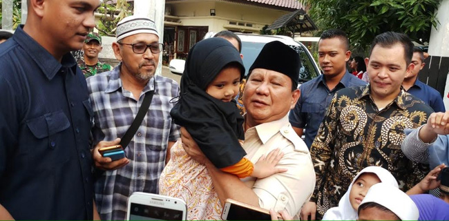 Emak-emak Di Jaksel Cegat Prabowo Subianto Agar Turun Dari Mobil