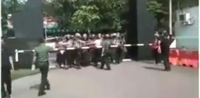 Beredar Video TNI Melindungi Mahasiswa Demo Di Medan