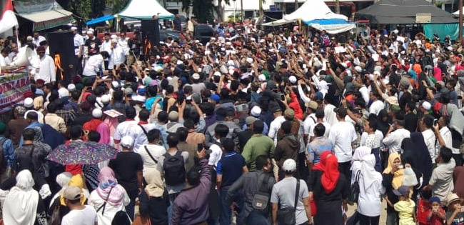 Massa #2019PrabowoPresiden Tumpah Ruah Hingga Stasiun