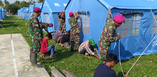 Korps Marinir Dirikan 300 Tenda Pengungsian