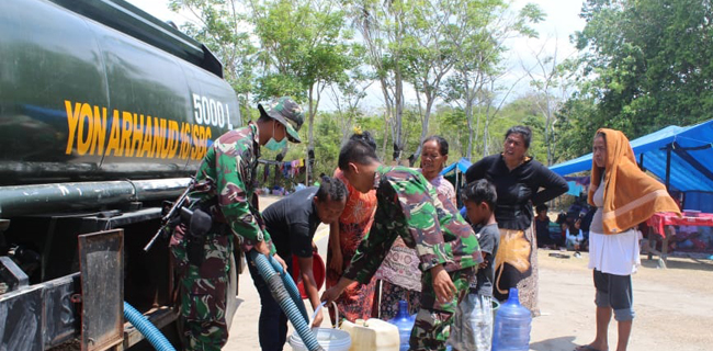 TNI Bantu Air Bersih Korban Gempa Palu