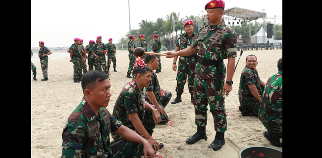 Naik Pangkat, Prajurit Yonmarhanlan III Mandi Kembang