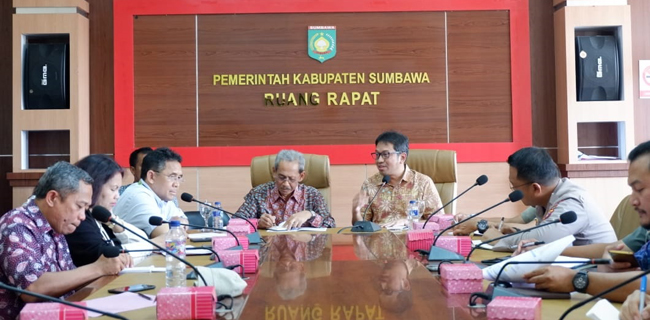 Di Sumbawa, PMK Minta Percepatan Rehab Rekon Pasca Bencana