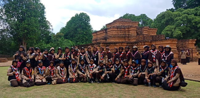 Peserta Perkemahan Pramuka Santri Wisata Budaya Ke Candi Muaro Jambi