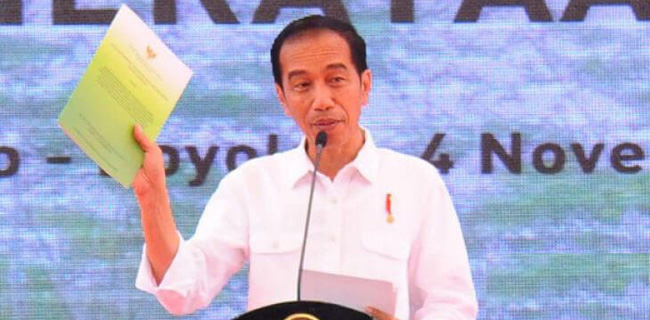 Jokowi Bernostalgia Dengan Warga Jaksel Saat Bagikan Sertifikat