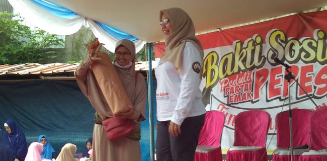 Pasukan Emak-Emak Sosialisasikan Program Prabowo-Sandi Lewat Baksos