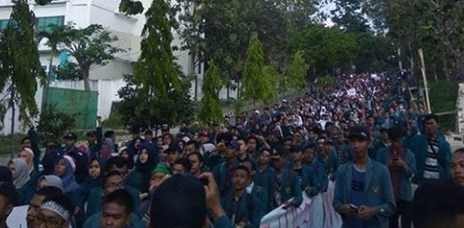 Kepung Rektorat, Ribuan Mahasiswa Unila Sodorkan Tuntutan Dan Tolak Kebijakan