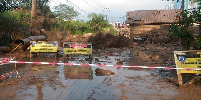 Semburan Lumpur dari Pipa Pertagas Rusak Rumah Warga