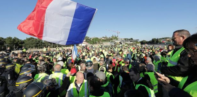 Hampir Seperempat Juta Warga Perancis Turun Ke Jalan Protes Kenaikan Harga BBM