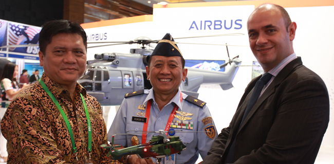 Airbus Helicopters Beri Penghargaan Kepada TNI AU Dan Basarnas