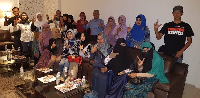 Partai Emak-Emak Mulai Kepakkan Sayap Di Surabaya