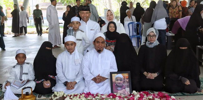 Putri Dan Cucunya Mengenakan Cadar, Foto Keluarga Wiranto Jadi Pembicaraan Warganet