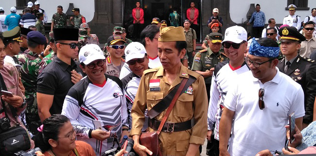 Kenakan Kostum Veteran, Jokowi Ingin Mengenang Masa-Masa Perjuangan