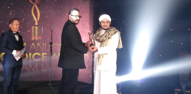 Habib Rizieq Dianugerahi <i>MoeslimChoice</i> Ulama Award
