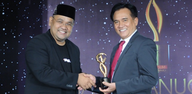 Terima Penghargaan <i>MoeslimChoice Award</i>, Yusril Akan Berikan Yang Terbaik Untuk Umat