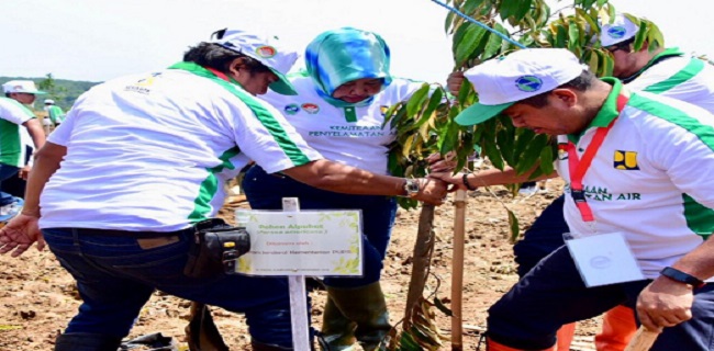 Tingkatkan Konservasi Lahan dan Air, Kementerian PUPR Tanam 126 Ribu Pohon Serentak di 34 Provinsi