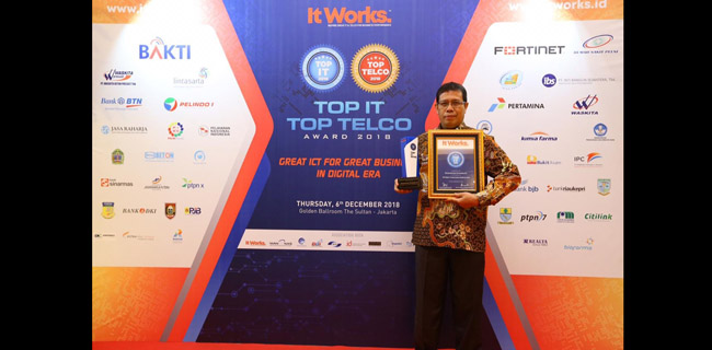 Menteri Amran Bawa Kementan Raih Tiga Penghargaan TOP IT & TELCO 2018