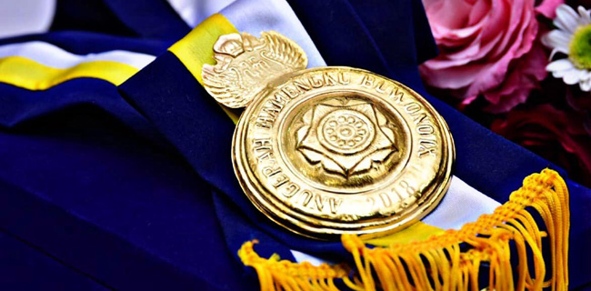 Menteri Basuki Menerima Anugerah Hamengkubuwono IX Dari UGM