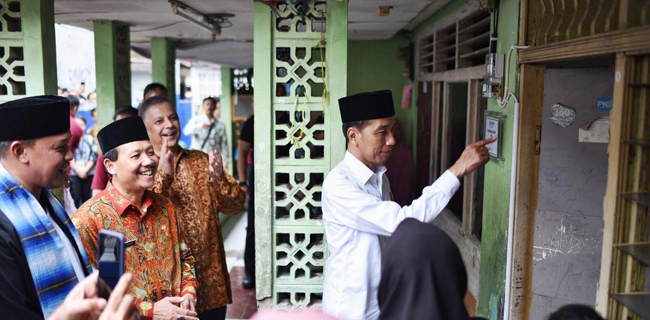 Energi Berkeadilan, Jokowi Serahkan Sertifikat Sambung Listrik Gratis Di Bekasi