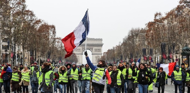 Gerakan Rompi Kuning Belum Redup, 32 Ribu Orang Turun Ke Jalanan Perancis