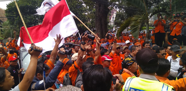 Tuntut Jajaran Direksi Mundur, SPPI Demo 7 Jam Di Bandung