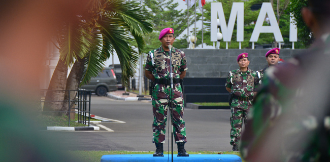 Marinir Wajib Berhati-Hati Foto Selfie Dengan Salam Jari Khas Paslon