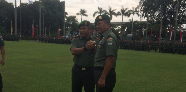 Saling Puji Antar Pangdam Jaya Lama Dan Baru Di Momen Sertijab