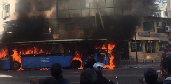Sebuah  Bis Terbakar Hebat Di Kasablanka