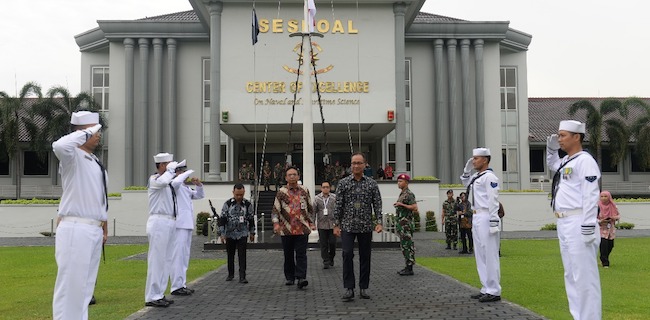 Mensos Bahas KSB Bareng Mahasiswa Di Seskoal