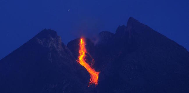 Malam Ini Gunung Merapi Keluarkan Enam Kali Lava Pijar