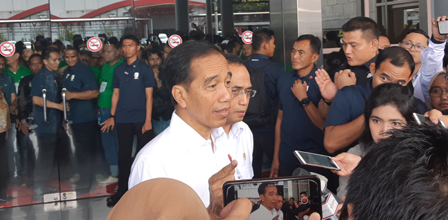 Pengemudi Online Bebas Libur, Jokowi: Kalau Saya Sabtu Minggu Kerja Terus