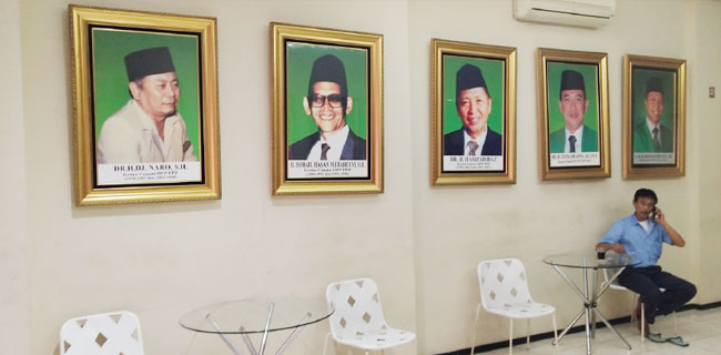 Di Kantor PPP Diponegoro Foto Djan Faridz Diturunkan