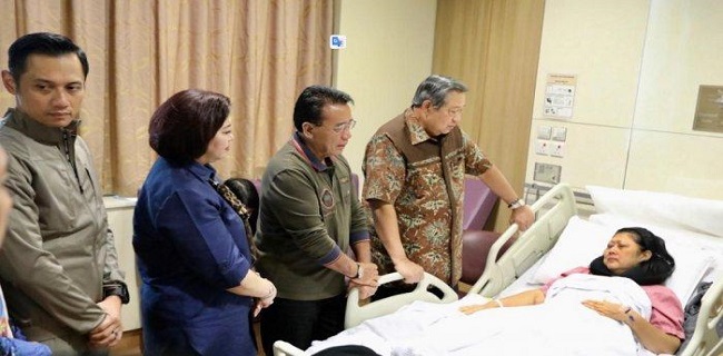 Andi Arief: Hari Ini, Pak Jokowi Bakal Jenguk Ibu Ani